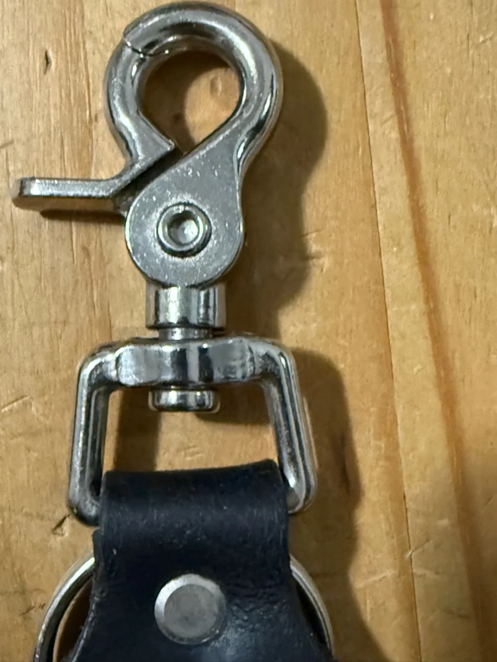 Harley-Davidson Black Leather Keychain with Silver Shield Emblem - Picture 3 of 5